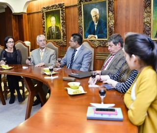 Posesión del Mgtr. Holger Hernán Quizhpe Castro, como Subcoordinador de la Titulación de Derecho Posesión del Mgtr. Holger Hernán Quizhpe Castro, como Subcoordinador de la Titulación de Derecho