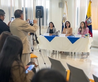 Relacionamiento interuniversitario a favor de la investigación y la promoción de mujeres en la ciencia. Relacionamiento interuniversitario a favor de la investigación y la promoción de mujeres en la ciencia.
