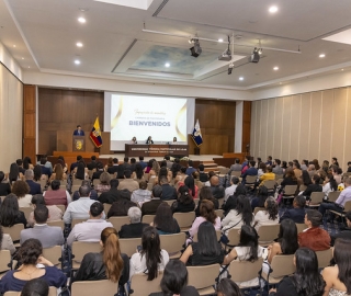 Imposición de mandiles a estudiantes de Fisioterapia