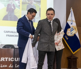 Imposición de mandiles a estudiantes de Fisioterapia