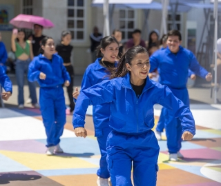 La UTPL participa en el Festival Internacional de Artes Vivas Loja con sus talentosos grupos de arte en la Plaza de la Cultura