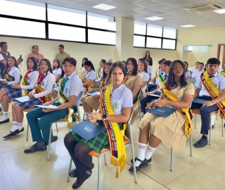 Entrega de Becas UTPL a estudiantes Abanderados | Quevedo