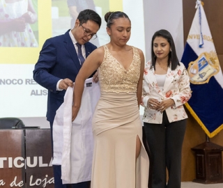 Imposición de mandiles a estudiantes de Fisioterapia