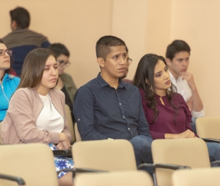Estudiantes de la carrera de Economía debaten implicaciones de la Carta de Intención con el FMI Estudiantes de la carrera de Economía debaten implicaciones de la Carta de Intención con el FMI