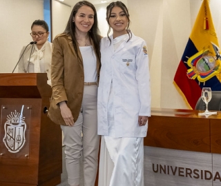 Estudiantes de Fisioterapia reciben sus mandiles