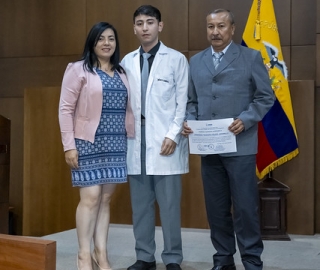 Imposición de mandiles a los estudiantes de Medicina