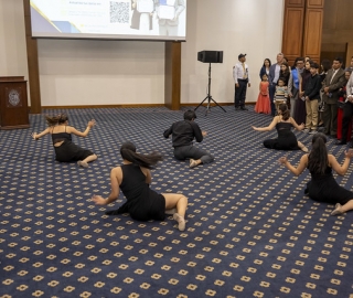 UTPL Escuela de Negocios reconoció el esfuerzo, dedicación y excelencia académica de sus mejores egresados.