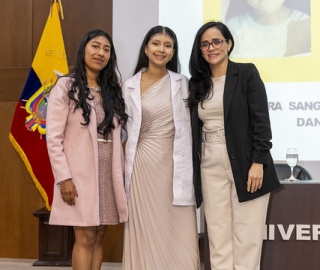 Imposición de mandiles a estudiantes de Fisioterapia