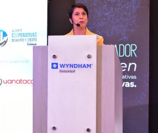 UTPL presente en el I Summit de Cooperativas de Ahorro y Crédito en Guayaquil UTPL presente en el I Summit de Cooperativas de Ahorro y Crédito en Guayaquil