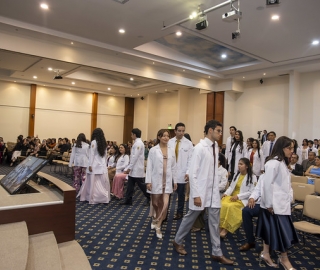 Imposición de Insignias – Carrera de Medicina