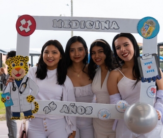 Desfile de Promociones y Ginkana – 25 Años de Medicina UTPL
