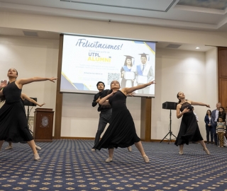 UTPL Escuela de Negocios reconoció el esfuerzo, dedicación y excelencia académica de sus mejores egresados.