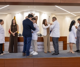 Imposición de mandiles | Carrera de Bioquímica y Farmacia