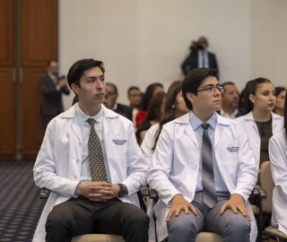 Imposición de Insignias – Carrera de Medicina