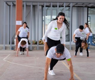 Desfile de Promociones y Ginkana – 25 Años de Medicina UTPL Desfile de Promociones y Ginkana – 25 Años de Medicina UTPL