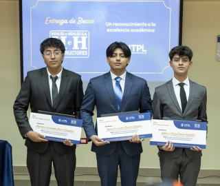 Entrega de becas Hidalgo e Hidalgo a estudiantes de la UTPL Entrega de becas Hidalgo e Hidalgo a estudiantes de la UTPL