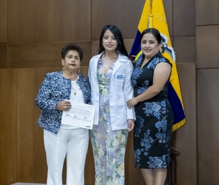 Imposición de mandiles a los estudiantes de Medicina