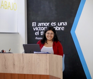 Entrega de planos al colegio Daniel Álvarez Burneo como parte de un proyecto de innovación