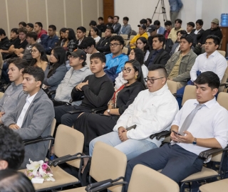 Lanzamiento del libro "Ingeniería Vial Sostenible en Ecuador: innovación, diseño y gestión para el desarrollo de infraestructura" Lanzamiento del libro "Ingeniería Vial Sostenible en Ecuador: innovación, diseño y gestión para el desarrollo de infraestructura"