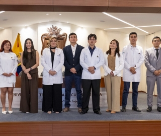 Imposición de mandiles | Carrera de Bioquímica y Farmacia