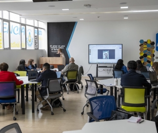 Curso de formación docente: Elaboración de recursos educativos con IA: el video educativo y la gamificación.