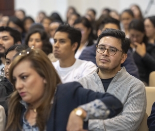 Charla magistral: Familia, la perfección no existe, pero el amor sí