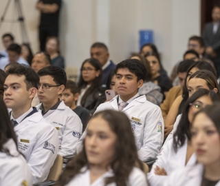 Imposición de mandiles a internos rotativos de la carrera de Nutrición y Dietética – Cohorte mayo 2025 / abril 2026