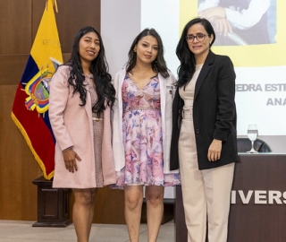 Imposición de mandiles a estudiantes de Fisioterapia