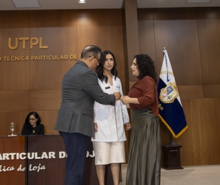 Imposición de Insignias – Carrera de Medicina