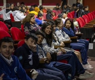 Obra de Teatro “Espejos, una historia casi universal” | Fecha: 12 de junio de 2024 | Lugar: Teatro Bolívar