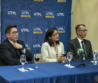 Entrega de becas Hidalgo e Hidalgo a estudiantes de la UTPL Entrega de becas Hidalgo e Hidalgo a estudiantes de la UTPL
