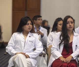 Ceremonia de imposición de mandiles a los estudiantes de 7mo ciclo de la carrera de Psicología Clínica Ceremonia de imposición de mandiles a los estudiantes de 7mo ciclo de la carrera de Psicología Clínica