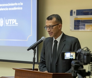 Entrega de becas Hidalgo e Hidalgo a estudiantes de la UTPL