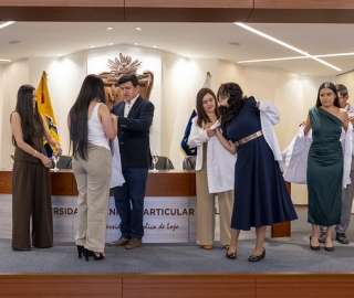 Imposición de mandiles | Carrera de Bioquímica y Farmacia