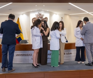 Imposición de mandiles | Carrera de Bioquímica y Farmacia