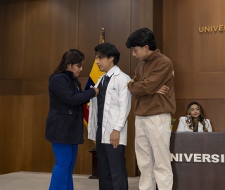 Imposición de Insignias – Carrera de Medicina