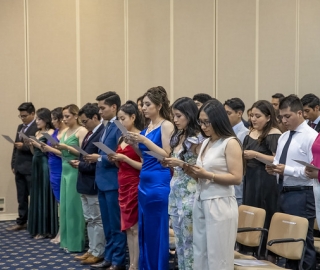 Imposición de mandiles a los estudiantes de Medicina