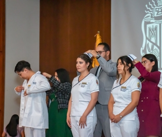 Ceremonia de Imposición de Insignias – Enfermería Cohorte 2026–2027