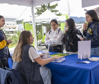 Feria Académica 2025 "Transforma tu Vida Universitaria"