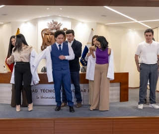 Imposición de mandiles | Carrera de Bioquímica y Farmacia