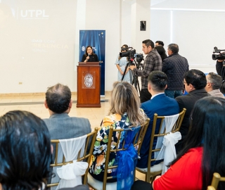 Entrega simbólica de acreditaciones internacionales otorgadas por la Agencia Acreditadora de Chile A&C.