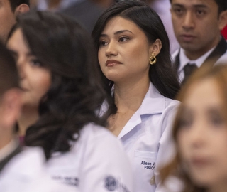 Imposición de mandiles a estudiantes de Fisioterapia