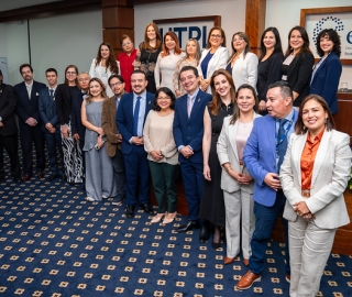 Homenaje al personal de nuestros centros universitarios por sus años de servicio. Homenaje al personal de nuestros centros universitarios por sus años de servicio.