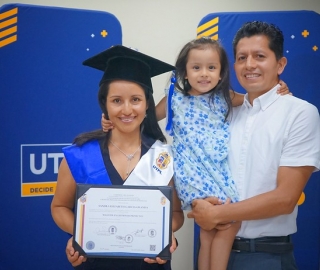 Nuevos profesionales de Galápagos recibieron su título Nuevos profesionales de Galápagos recibieron su título