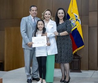 Imposición de mandiles a los estudiantes de Medicina