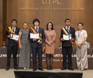 UTPL reconoció el compromiso de los abanderados de los colegios de Loja por su excelencia académica