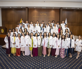 Imposición de Insignias – Carrera de Medicina