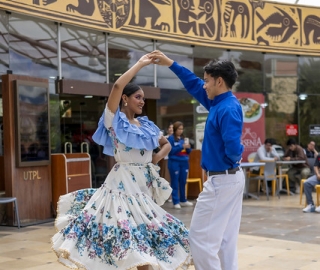 UTPL, escenario del arte y la diversidad cultural en el Festival Folclóricos Internacionales (FESFIN) 2025 UTPL, escenario del arte y la diversidad cultural en el Festival Folclóricos Internacionales (FESFIN) 2025