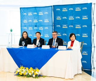 Entrega simbólica de acreditaciones internacionales otorgadas por la Agencia Acreditadora de Chile A&C.