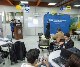 Expo Semestre Ascendere | Reto: Fine-Tuned English. Expo Semestre Ascendere | Reto: Fine-Tuned English.